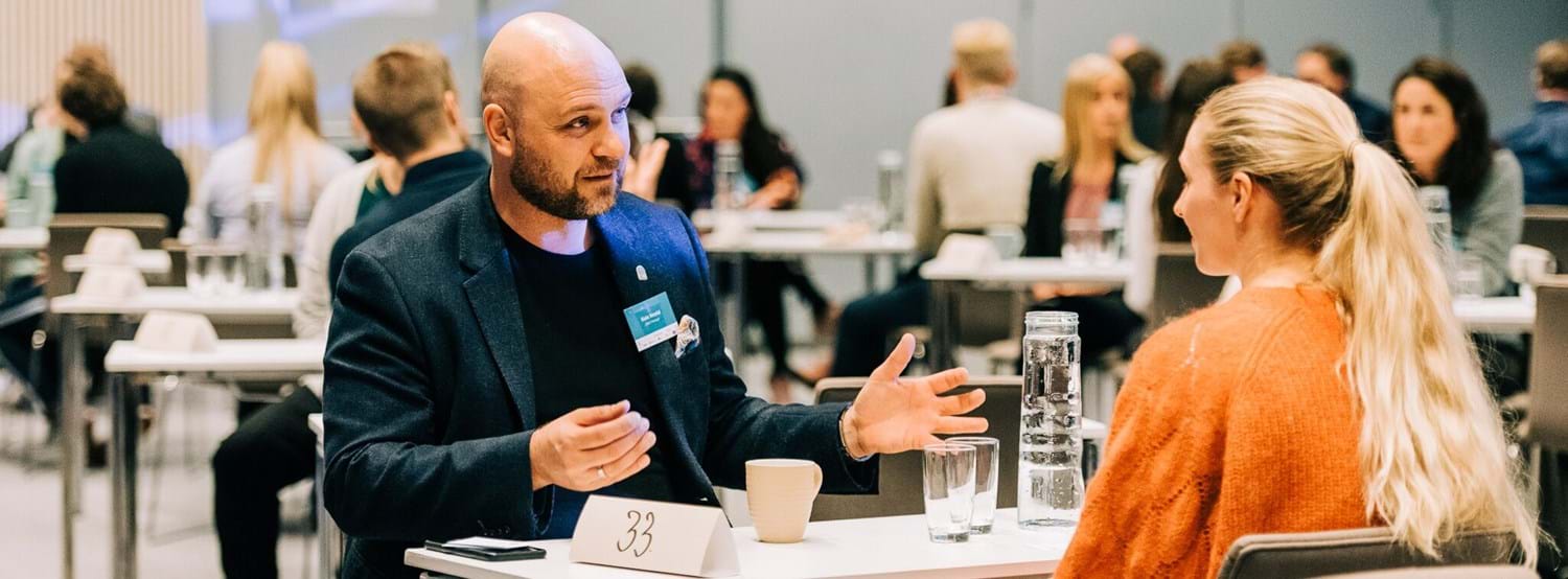 Gisle Nondal from GCE Ocean Technology in dialogue with a student from Bergen at our event in 2019. Photo by Cecilie Bannow 
