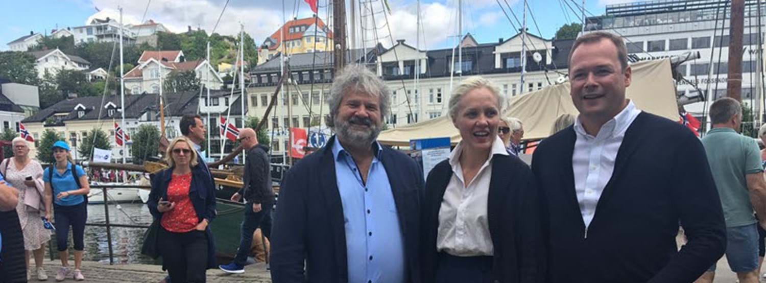 Dag Almar Hansen, CEO of Techni AS far left, with Hege Hammersland-White from Scantrol Deep Vision and Thomas J.J Meyer from Machine Prognostics, during the launch of techtransfer.no at Arendalsuka 2019. Dag A. Hansen presented “Tech transfer from oil & gas to environmental friendly markets” during this event. Photo: Norsk Olje og Gass.