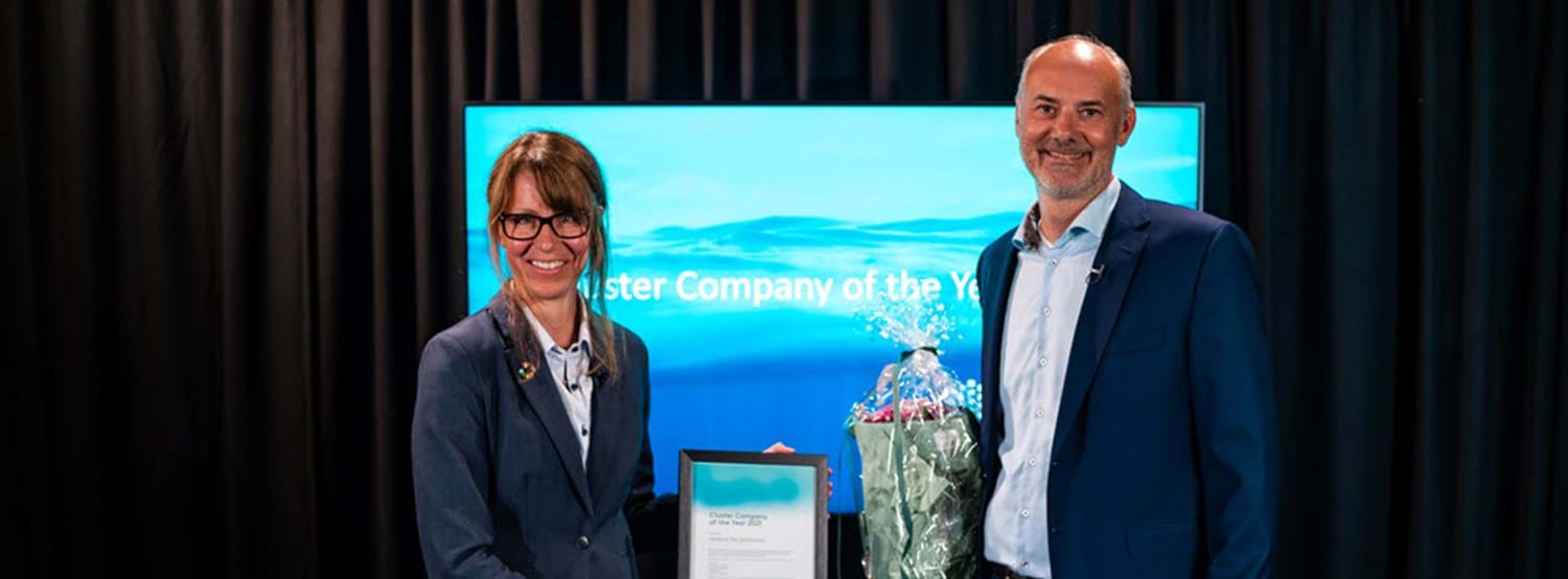 Inger M. Graves and Thorleif Gustavsen from Aanderaa Data Instruments accepted the award that was handed out under the Underwater Technology Conference (UTC) 17 June 2021. 