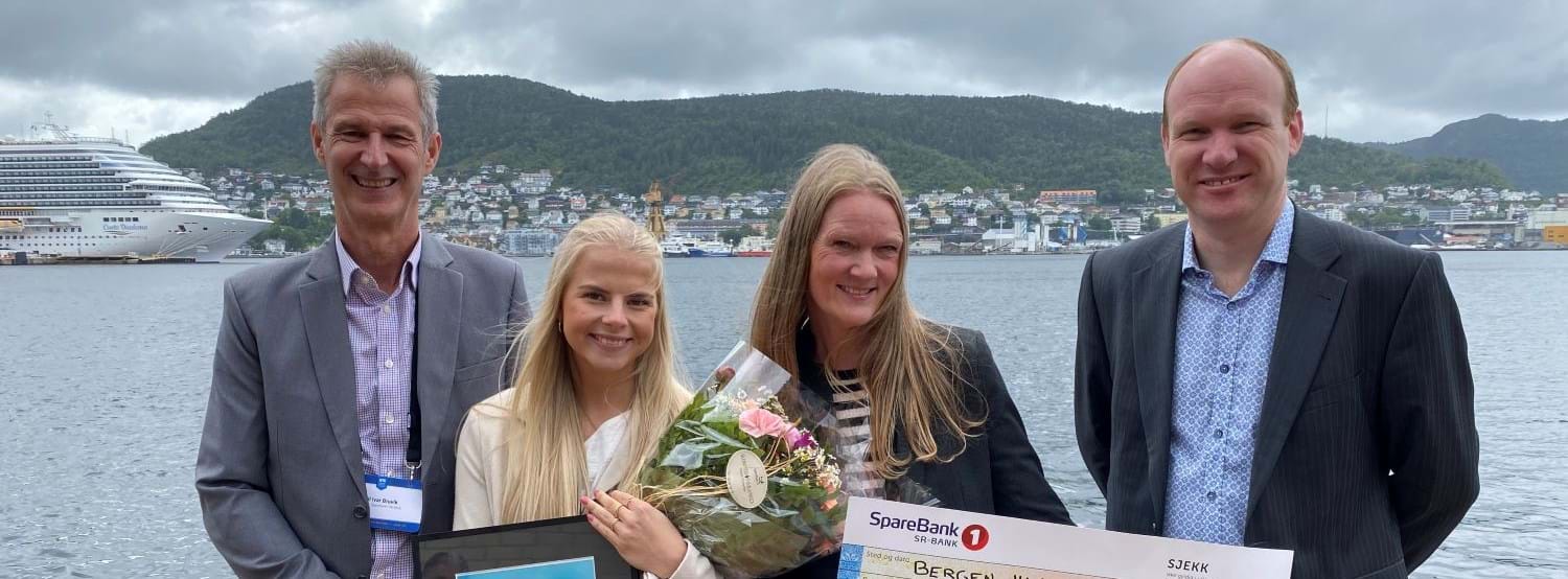 Tone Røkenes with Anni Skåten from HVL who won Best Student Award in 2022. Here also with Kjell Ivar Bruvik (Sparebank 1 SR-Bank) and Jon O. Hellevang (GCE Ocean Technology).