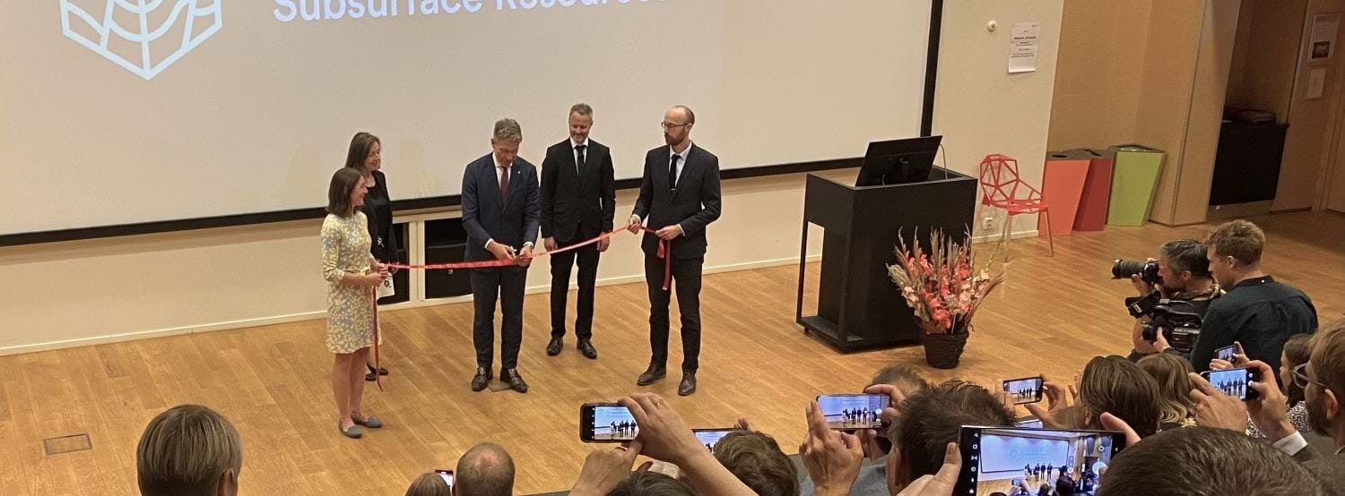 Ribbon cutting ceremony: The minister, Terje Aasland cuts the red ribbon with Sarah Gasda Centre Director for CSSR and Research Director for NORCE Energy to his far right.