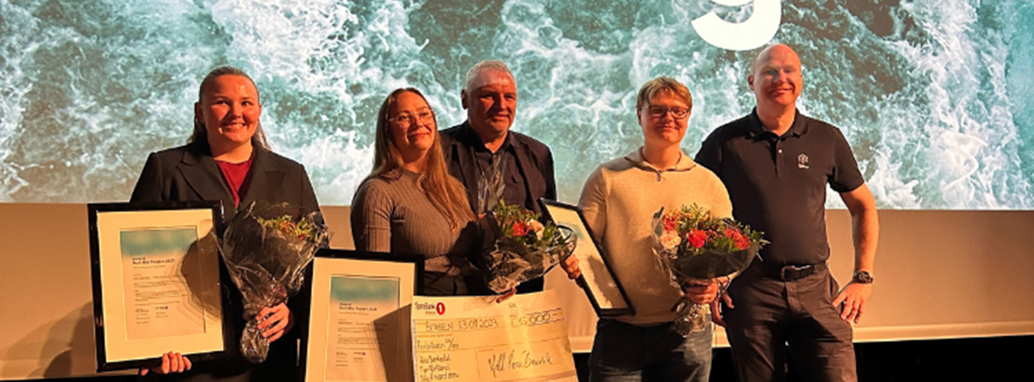 Anita Bjørkedal, Thea N. Nordøen, and Trym Hjortland together with their student advisor Mariusz Domagala (HVL) and Jon Hellevang (GCE Ocean Technology).