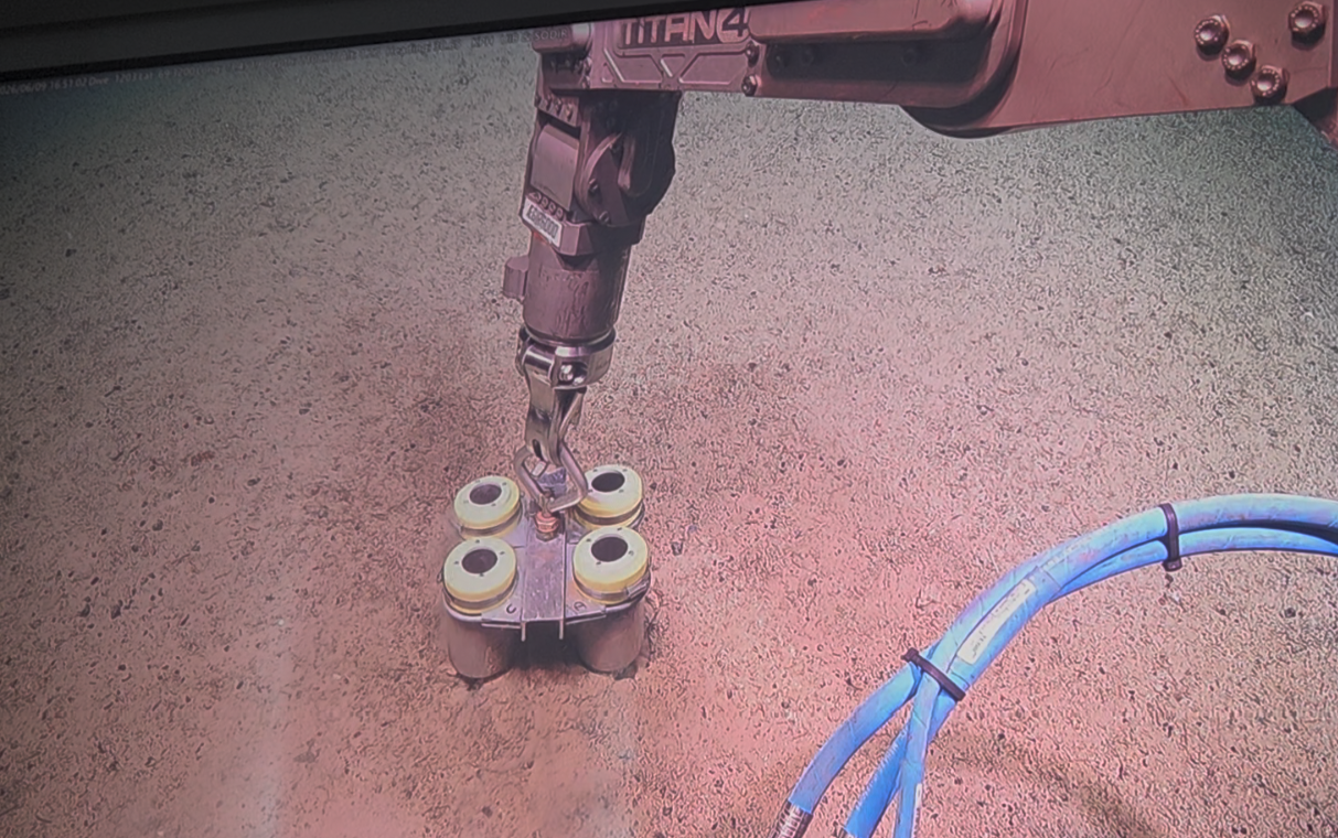 Sampling with a newly designed mini-Multicorer, photo by Ægir6000.
